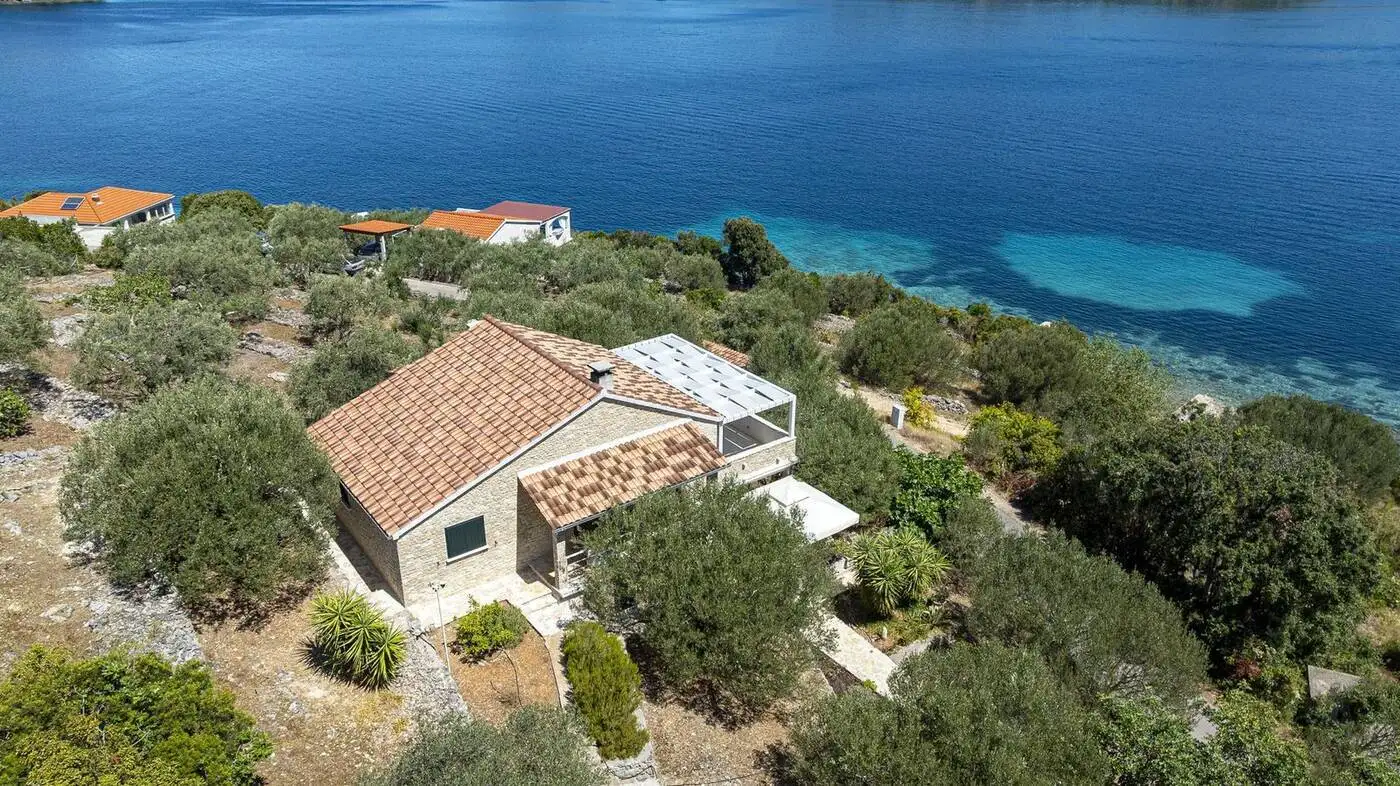 Villa Anita i prostor uz kuću